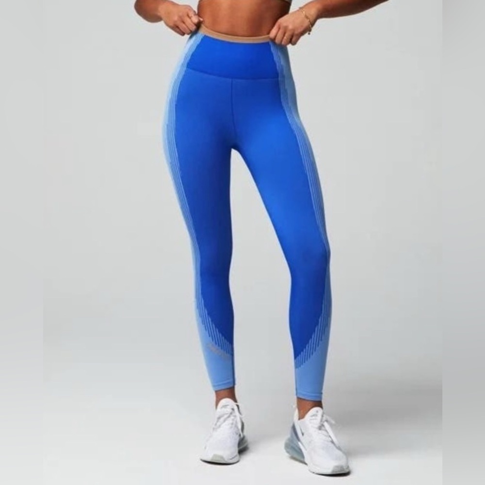Fabletics Blue Set - Picture 5 of 11